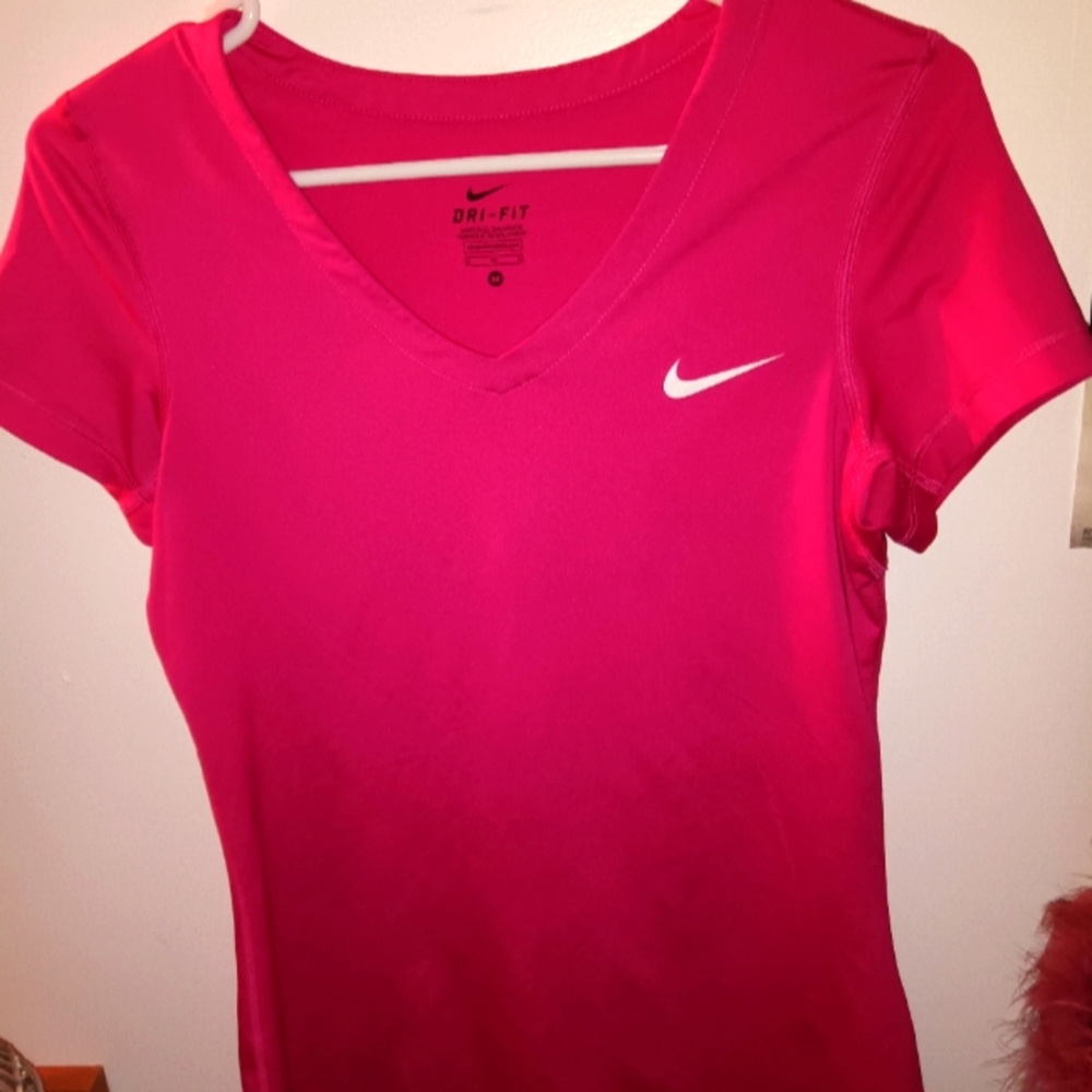 Nike top